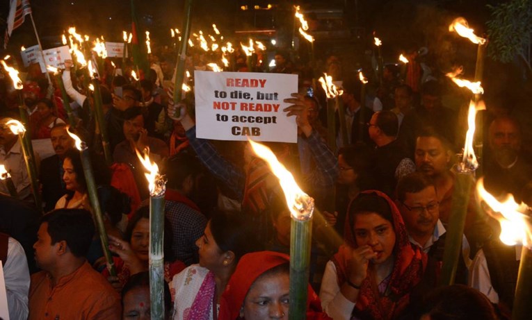 Neredi u Indiji zbog zakona o državljanstvu. Muslimani: "Diskriminirani smo"
